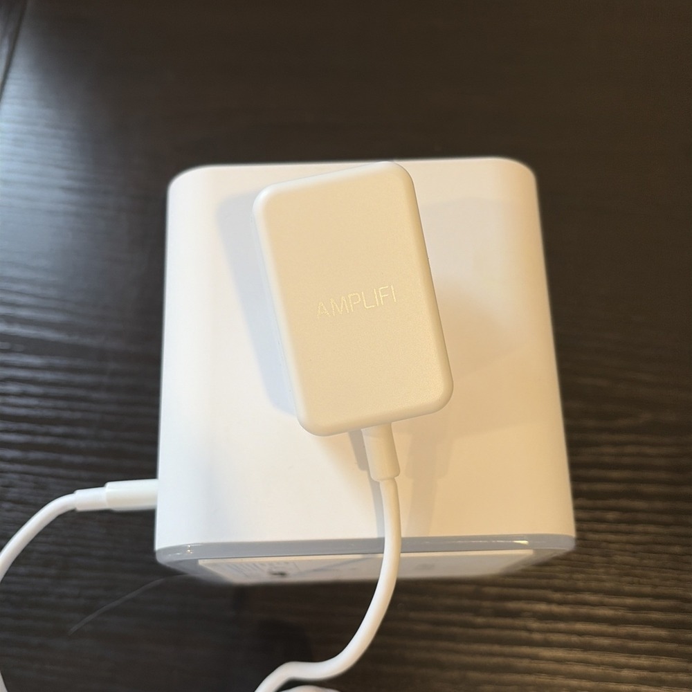Ubiquity AmpliFi HD AFi-R Dual-band Wi-Fi Router With Power Adaptor & Ethernet - Picture 9 of 11